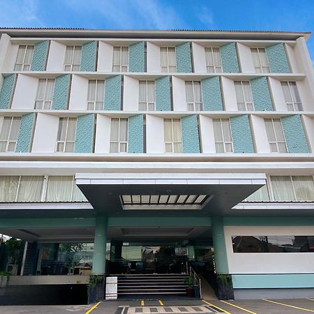 Luxury Malioboro Hotel Yogyakarta Exterior foto