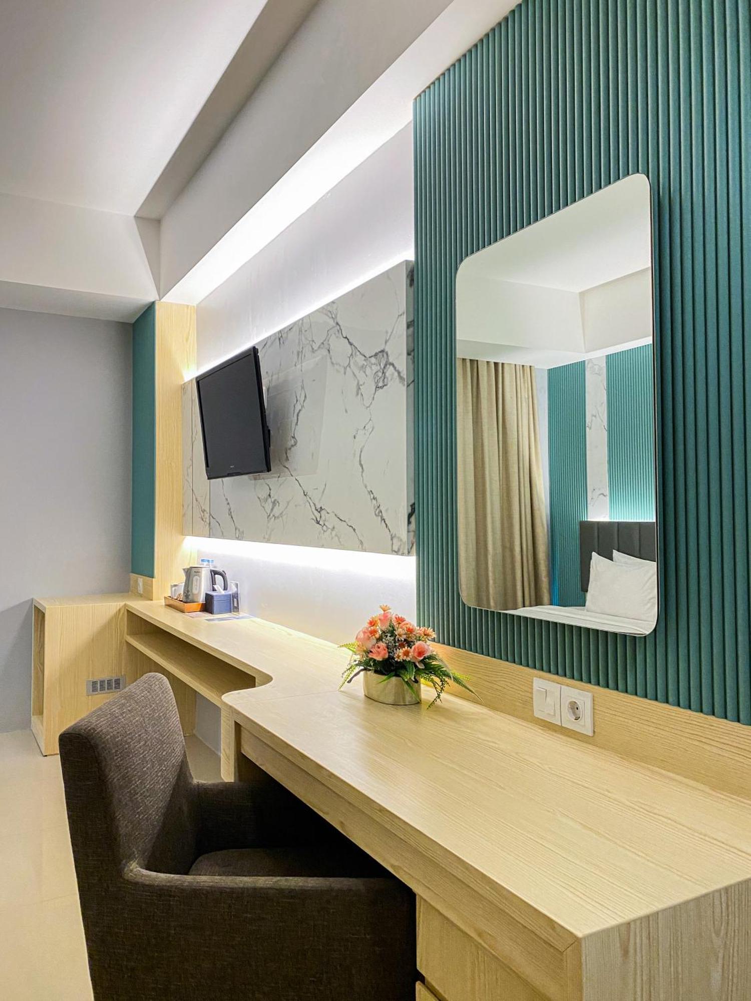 Luxury Malioboro Hotel Yogyakarta Exterior foto