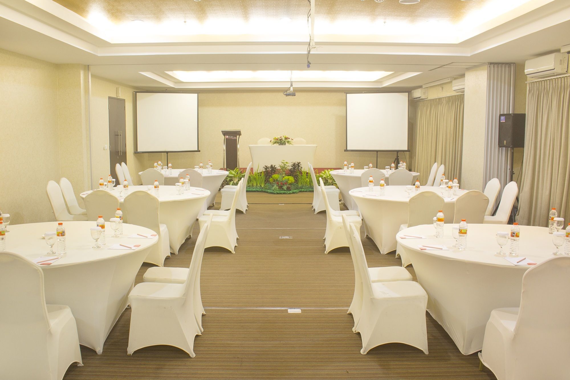 Luxury Malioboro Hotel Yogyakarta Exterior foto